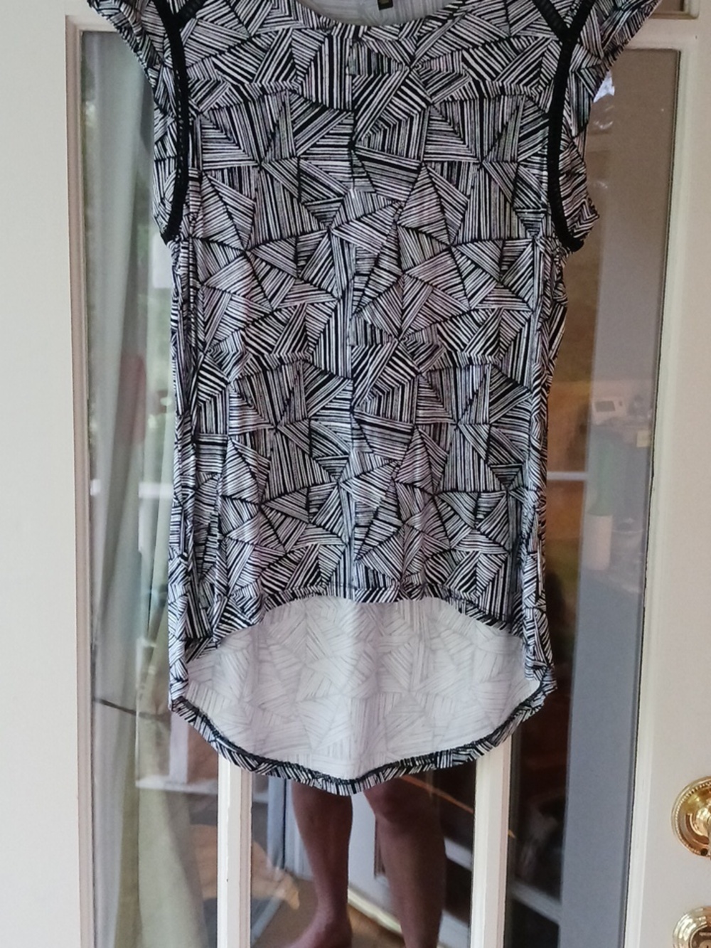 Black Ans White Capped Sleeve Texture Print Pattern Front To Back Asymmetrical